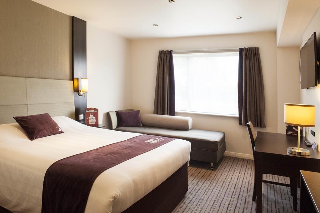 Premier Wirral - 3*